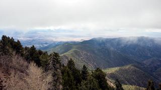 Image of a valley between two mountains